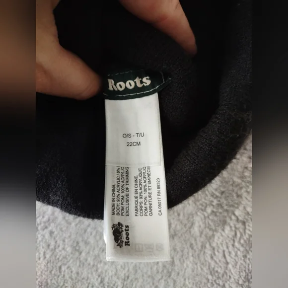 Roots Black Beanie - Picture 3 of 4